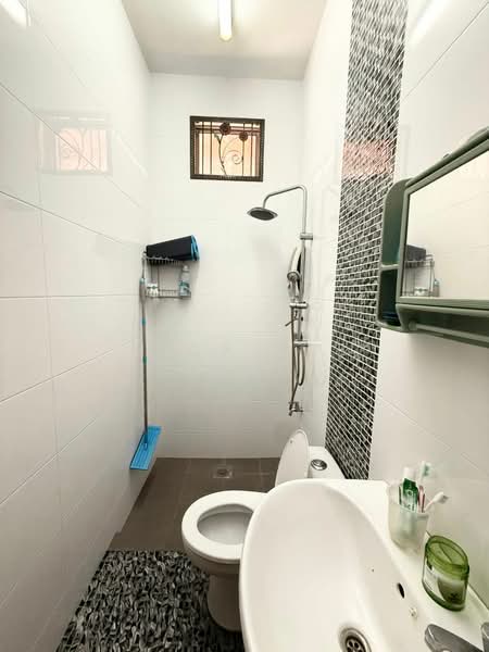 Semi-Detached House for Sale in Taman Impian Emas (Skudai) - Michelle Fong - Bathroom - PropertyGuru.com.my