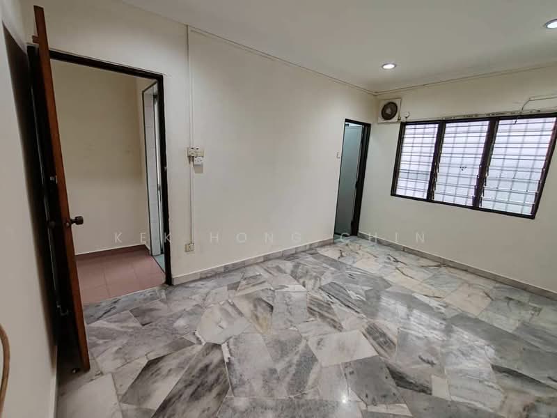 1-storey Terraced House for Sale in Bandar Sri Damansara (Selangor) - Kek Hong Chin - Master Bedroom - PropertyGuru.com.my