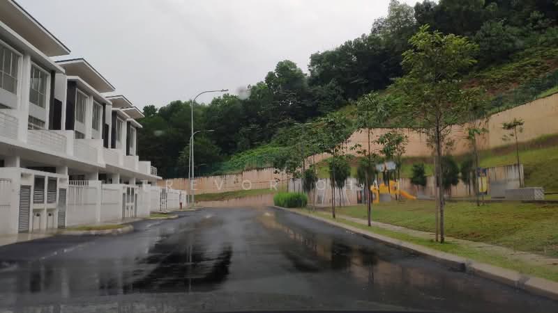 3-storey Terraced House for Sale in Seri Kembangan (Selangor) - Trevor Chai - Exterior - PropertyGuru.com.my