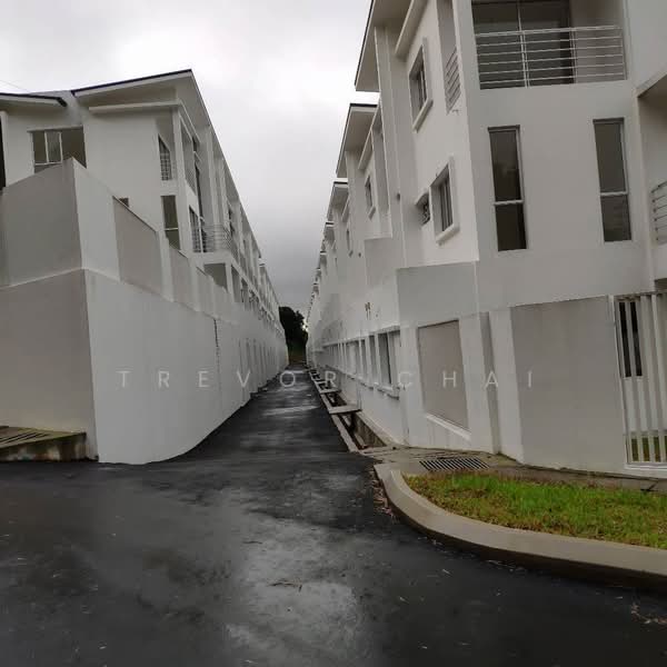 3-storey Terraced House for Sale in Seri Kembangan (Selangor) - Trevor Chai - Exterior - PropertyGuru.com.my