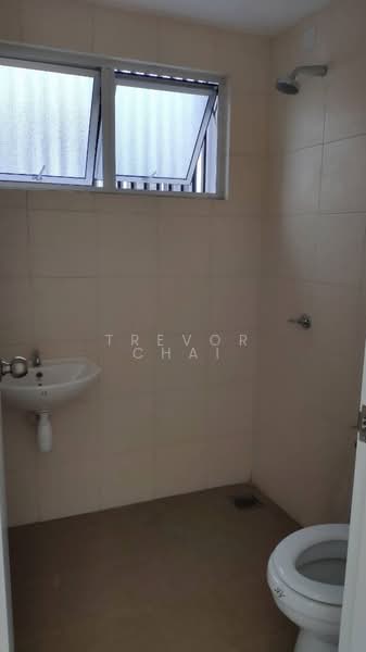 3-storey Terraced House for Sale in Seri Kembangan (Selangor) - Trevor Chai - Bathroom - PropertyGuru.com.my