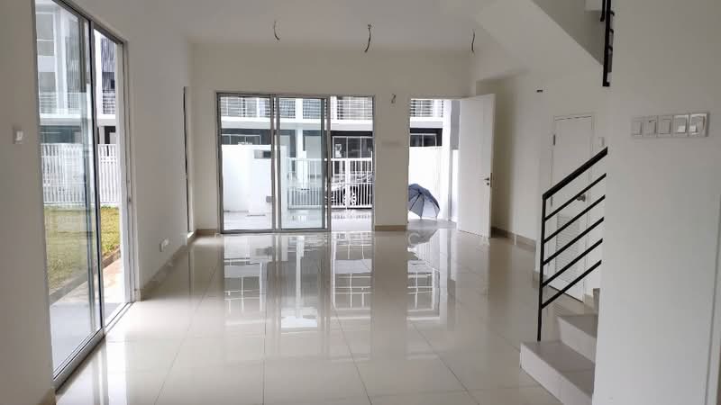 3-storey Terraced House for Sale in Seri Kembangan (Selangor) - Trevor Chai - Living Room - PropertyGuru.com.my