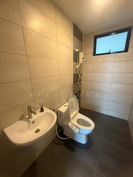 Service Residence for Sale at Molek Regency - Ping Yong Lee - Bathroom - PropertyGuru.com.my