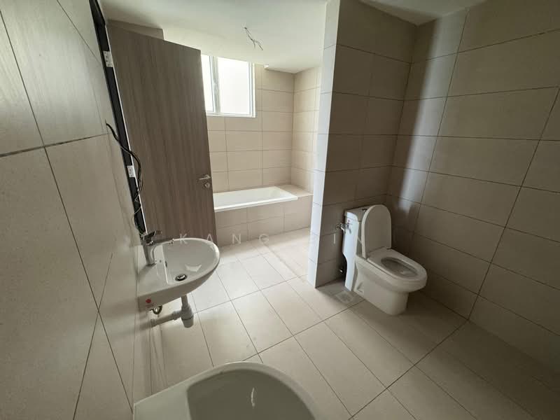 Service Residence for Sale at Vista Tiara (MBW Bay) - Kang Bin - Bathroom - PropertyGuru.com.my
