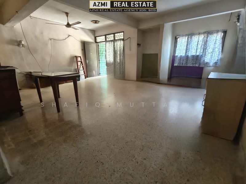 2-storey Terraced House for Sale in Ampang (Selangor) - Shafiq Muttalib - Living Room - PropertyGuru.com.my