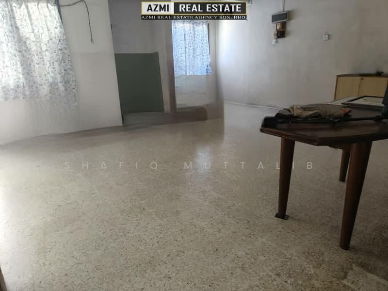2-storey Terraced House for Sale in Ampang (Selangor) - Shafiq Muttalib - Living Room - PropertyGuru.com.my