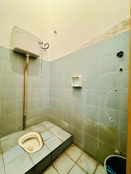 Kedai / Pejabat untuk Dijual di Taman Padu Permai (Sungai Besar) - Nahathir Shahabudin - Bathroom - PropertyGuru.com.my