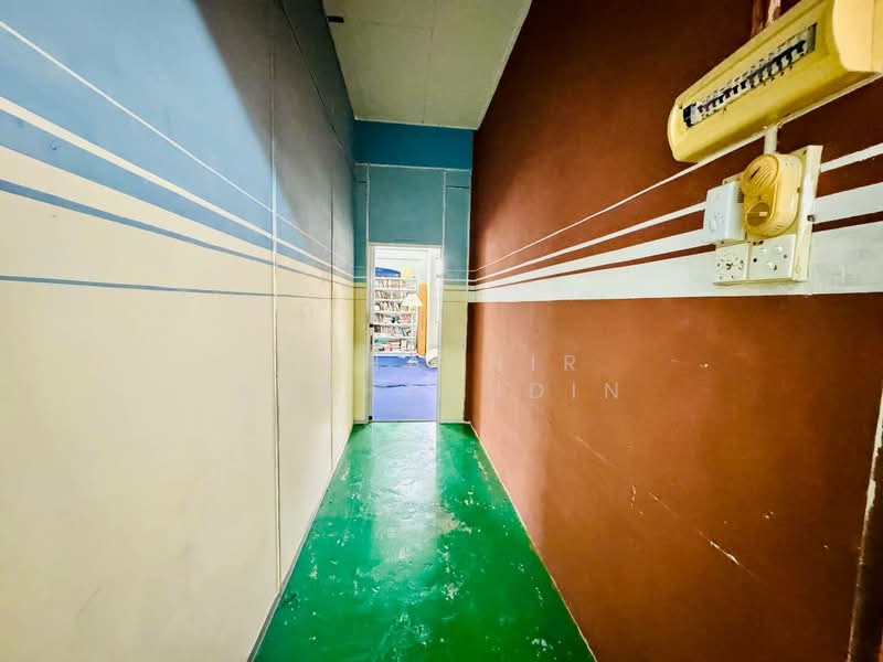 Kedai / Pejabat untuk Dijual di Taman Padu Permai (Sungai Besar) - Nahathir Shahabudin - Corridor - PropertyGuru.com.my