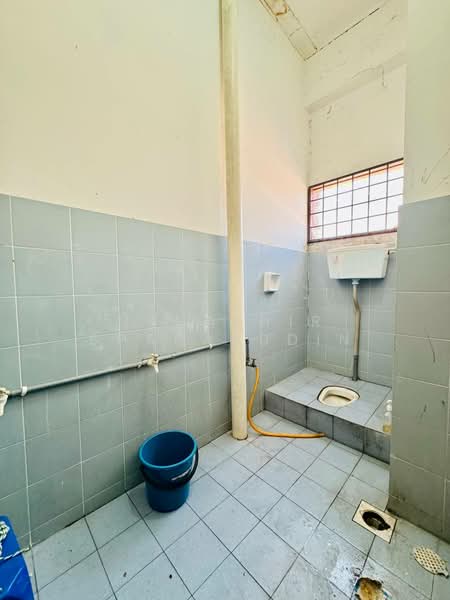 Kedai / Pejabat untuk Dijual di Taman Padu Permai (Sungai Besar) - Nahathir Shahabudin - Bathroom - PropertyGuru.com.my