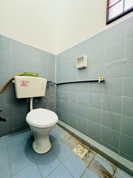 Kedai / Pejabat untuk Dijual di Taman Padu Permai (Sungai Besar) - Nahathir Shahabudin - Bathroom - PropertyGuru.com.my
