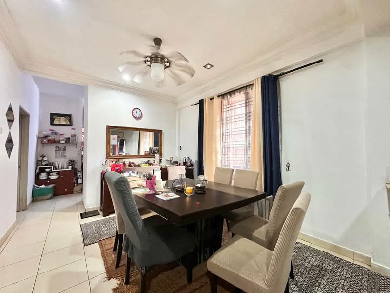 2-storey Terraced House for Sale in Alam Budiman (Shah Alam) - Shiqin Saidin - Dining Room - PropertyGuru.com.my