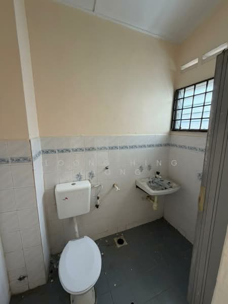 2-storey Terraced House for Sale in Bandar Selesa Jaya (Skudai) - Loong Hing Liong - Bathroom - PropertyGuru.com.my