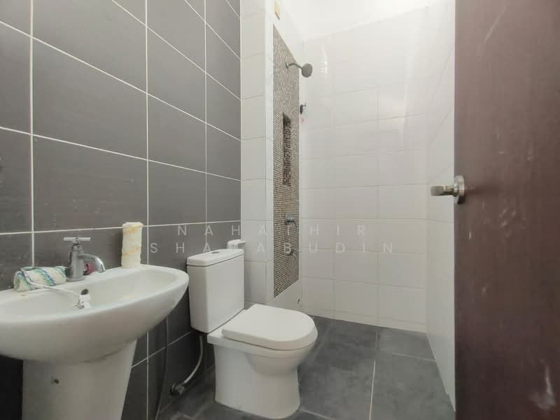 2-storey Terraced House for Sale in Denai Alam (Shah Alam) - Nahathir Shahabudin - Bathroom - PropertyGuru.com.my
