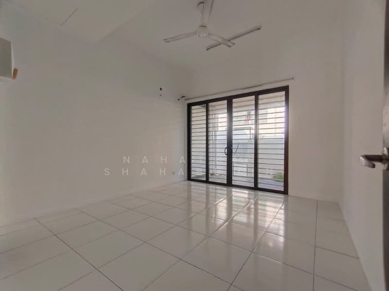 2-storey Terraced House for Sale in Denai Alam (Shah Alam) - Nahathir Shahabudin - Living Room - PropertyGuru.com.my