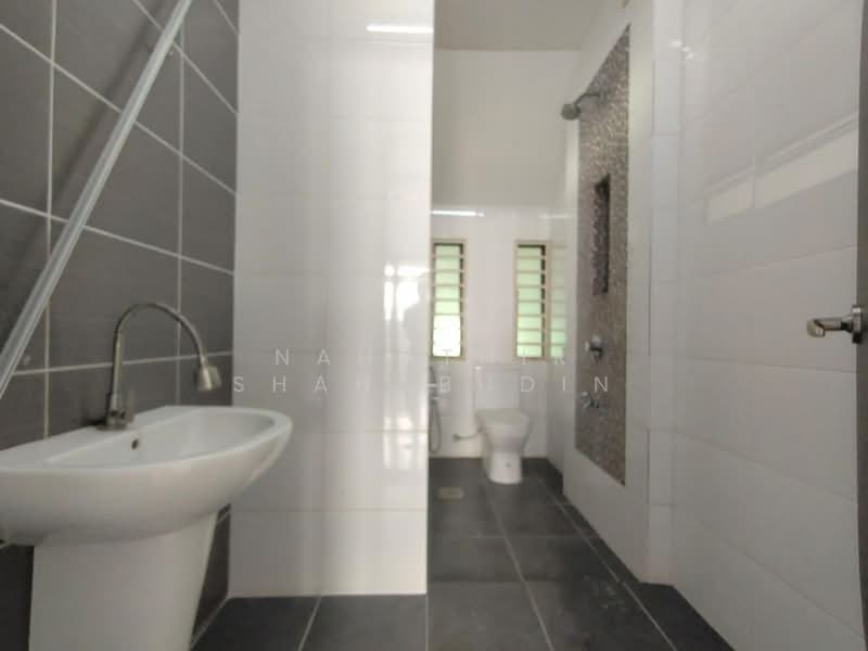 2-storey Terraced House for Sale in Denai Alam (Shah Alam) - Nahathir Shahabudin - Bathroom - PropertyGuru.com.my