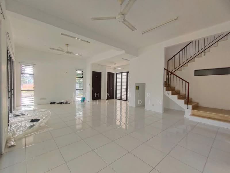 2-storey Terraced House for Sale in Denai Alam (Shah Alam) - Nahathir Shahabudin - Living Room - PropertyGuru.com.my