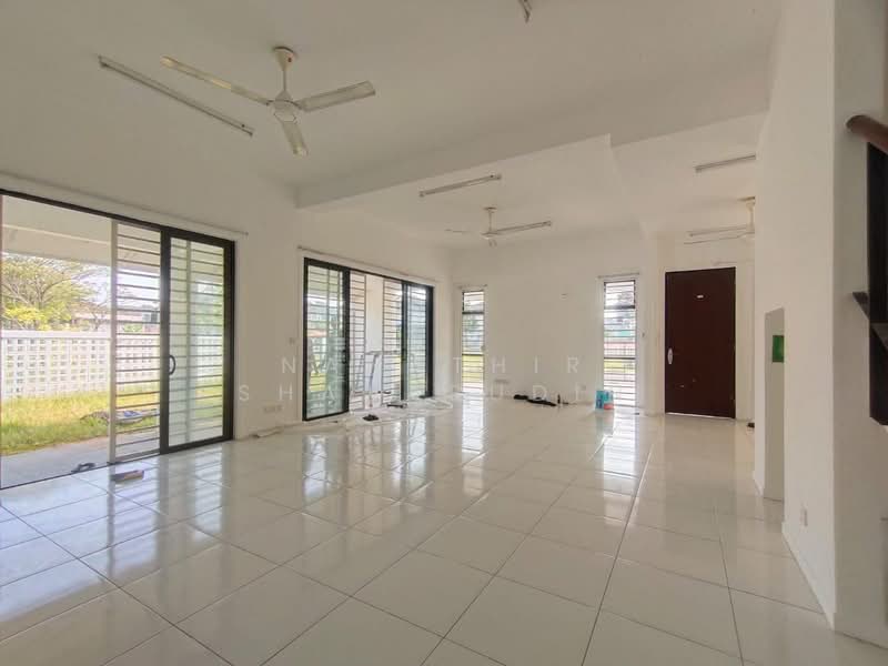 2-storey Terraced House for Sale in Denai Alam (Shah Alam) - Nahathir Shahabudin - Living Room - PropertyGuru.com.my