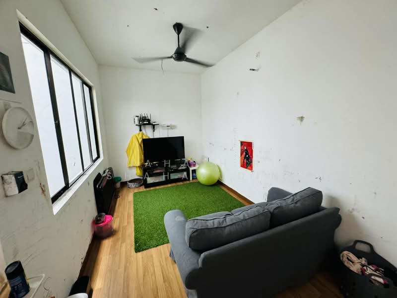 3-storey Terraced House for Sale in Denai Alam (Shah Alam) - Nahathir Shahabudin - Living Room - PropertyGuru.com.my