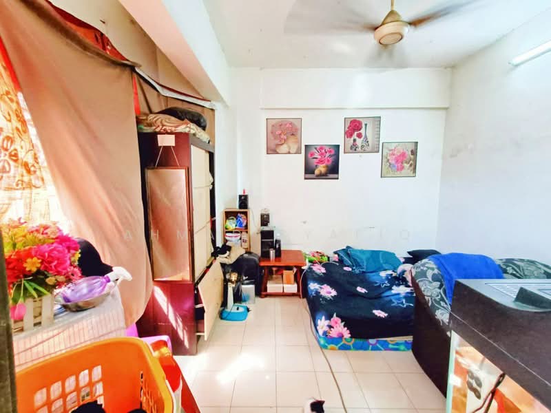 Flat for Sale at Pangsapuri Villamas - Ahmad Syafiq - Bedroom - PropertyGuru.com.my