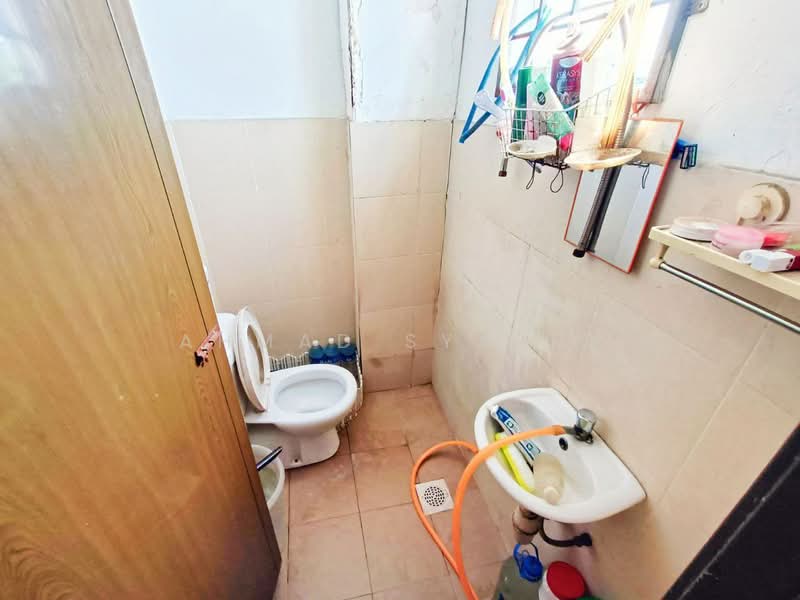 Flat for Sale at Pangsapuri Villamas - Ahmad Syafiq - Bathroom - PropertyGuru.com.my