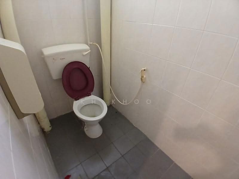 Shop / Office for Rent in SS4 (Petaling Jaya) - KH Khoo - Bathroom - PropertyGuru.com.my