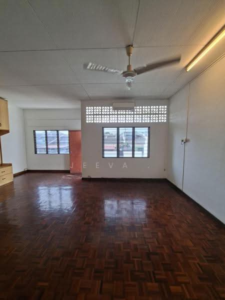 Rumah Teres 2-Tingkat untuk Dijual di Seremban (Negeri Sembilan) - Jeevs Jeeva - Master Room - PropertyGuru.com.my