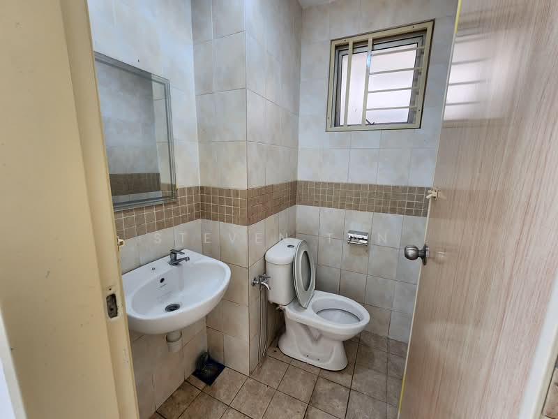 Apartment for Rent at Puteri Bayu Apartment - Steven Tan - Bathroom - PropertyGuru.com.my