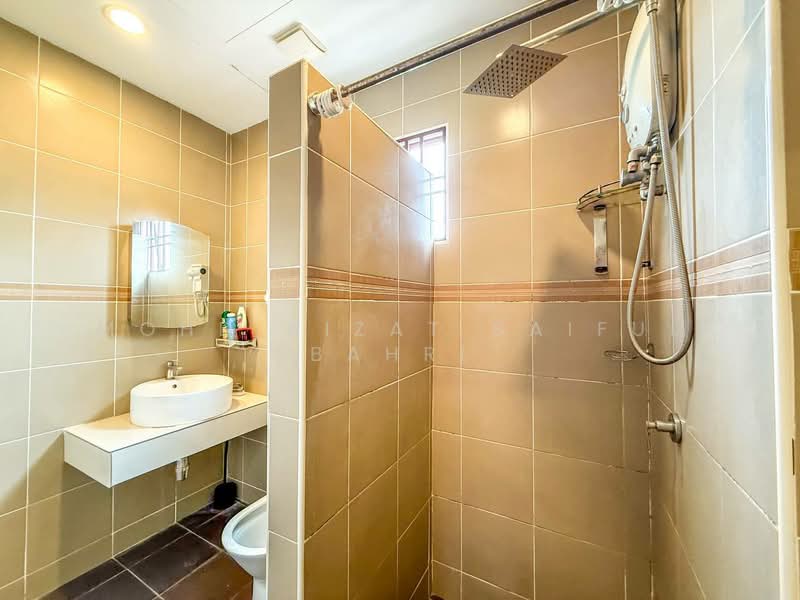 2-storey Terraced House for Sale in Seksyen 7 (Shah Alam) - Mohd Aizat Saiful Bahri - Bathroom - PropertyGuru.com.my
