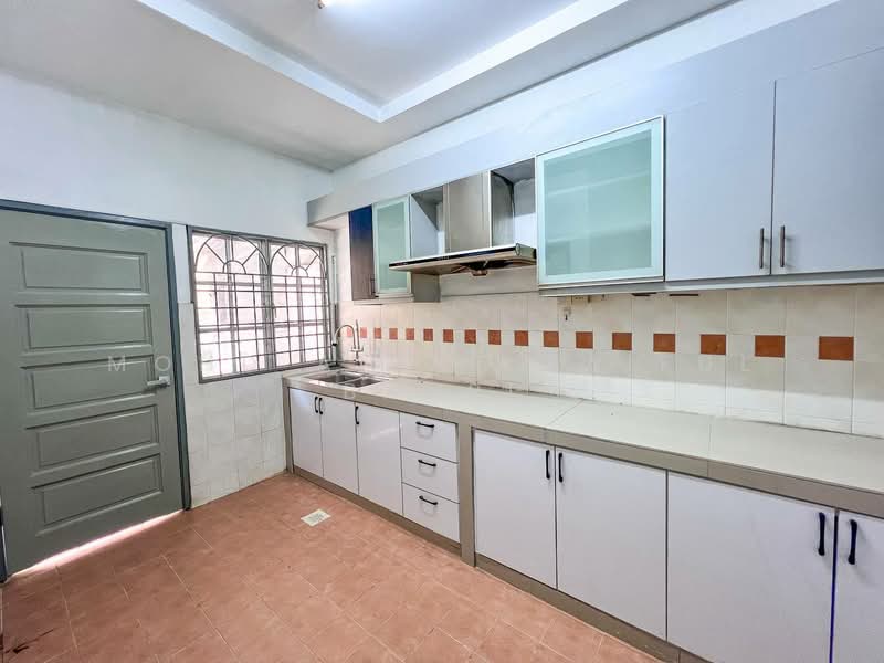 2-storey Terraced House for Sale in Bandar Tun Hussein Onn (Cheras) - Mohd Aizat Saiful Bahri - Kitchen - PropertyGuru.com.my