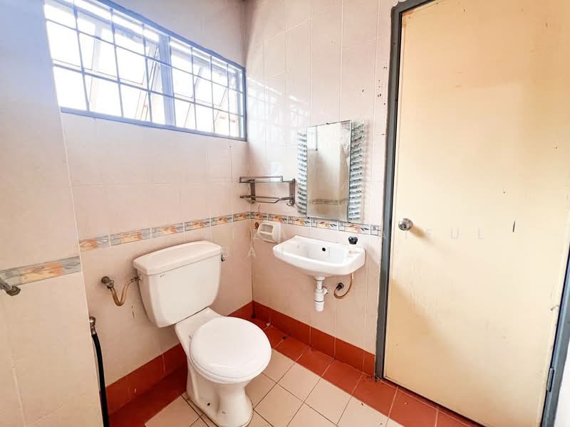 2-storey Terraced House for Sale in Bandar Tun Hussein Onn (Cheras) - Mohd Aizat Saiful Bahri - Bathroom - PropertyGuru.com.my