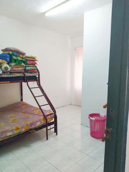 Taman Seroja untuk Untuk Dijual - RM 420,000, Apr 2026 - Bedroom - PropertyGuru.com.my