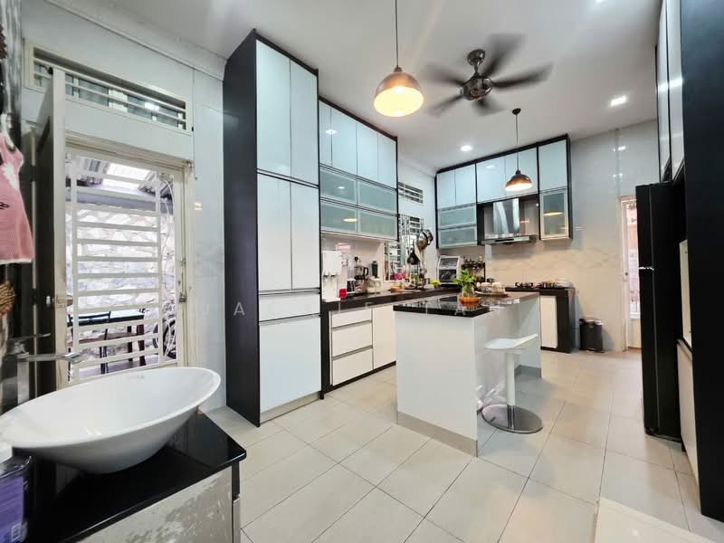 Banglo Pautan untuk Dijual di Seksyen 12 (Petaling Jaya) - Jackie Tan - Kitchen - PropertyGuru.com.my