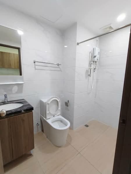 Service Residence for Sale at Country Garden Central Park - Fong Lik - Bathroom - PropertyGuru.com.my