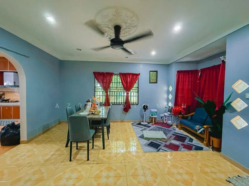 1-storey Terraced House for Sale in Taman Ampangan (Paroi) - Azrul Othman - Dining Room - PropertyGuru.com.my