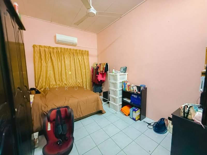 1-storey Terraced House for Sale in Taman Ampangan (Paroi) - Azrul Othman - Bedroom - PropertyGuru.com.my