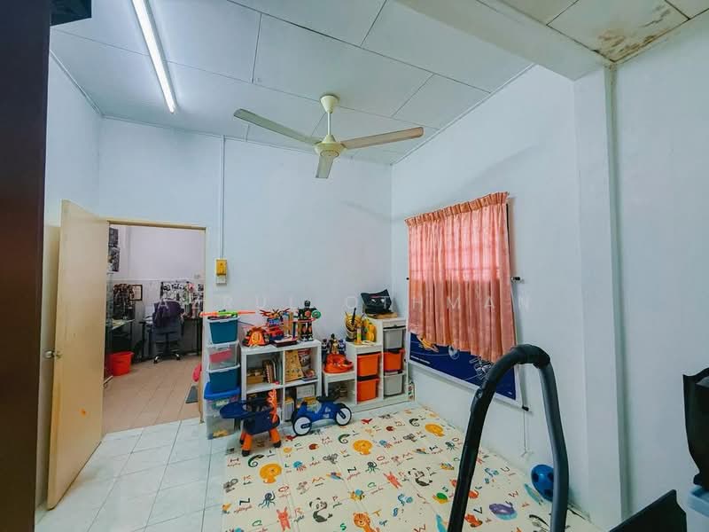 1-storey Terraced House for Sale in Taman Ampangan (Paroi) - Azrul Othman - Interior - PropertyGuru.com.my