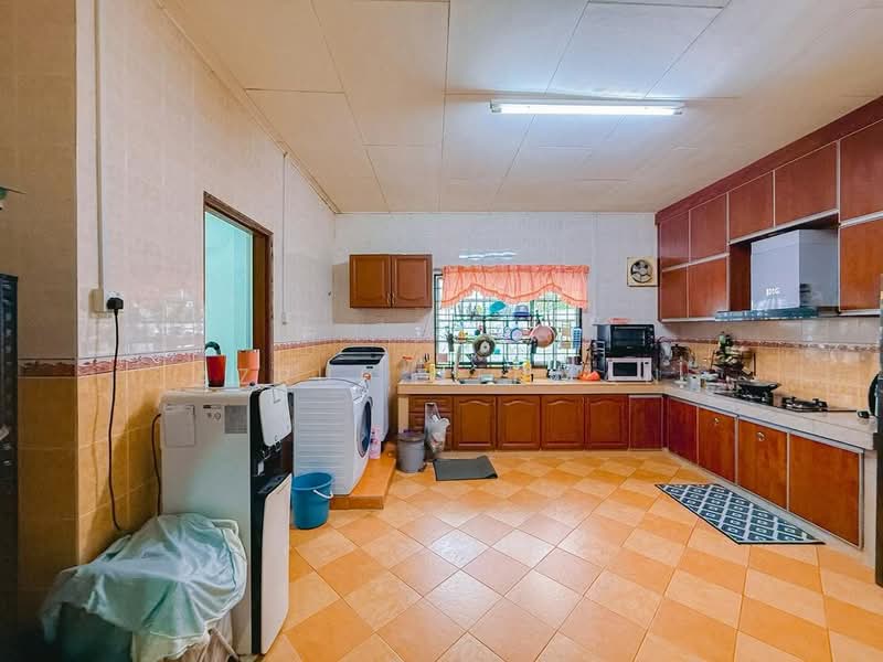 1-storey Terraced House for Sale in Taman Ampangan (Paroi) - Azrul Othman - Kitchen - PropertyGuru.com.my