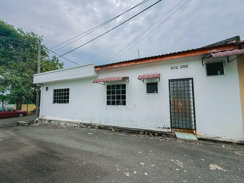 1-storey Terraced House for Sale in Taman Ampangan (Paroi) - Azrul Othman - Exterior - PropertyGuru.com.my