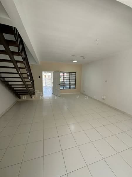 Taman Pasir Putih untuk Untuk Dijual - RM 350,000, Apr 2026 - Living Room - PropertyGuru.com.my