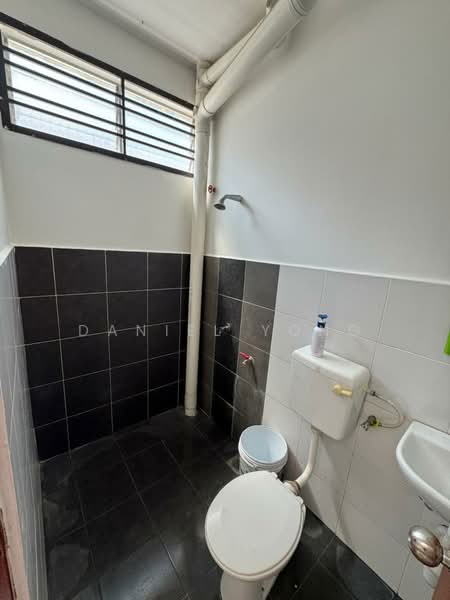 Taman Pasir Putih untuk Untuk Dijual - RM 350,000, Apr 2026 - Bathroom - PropertyGuru.com.my