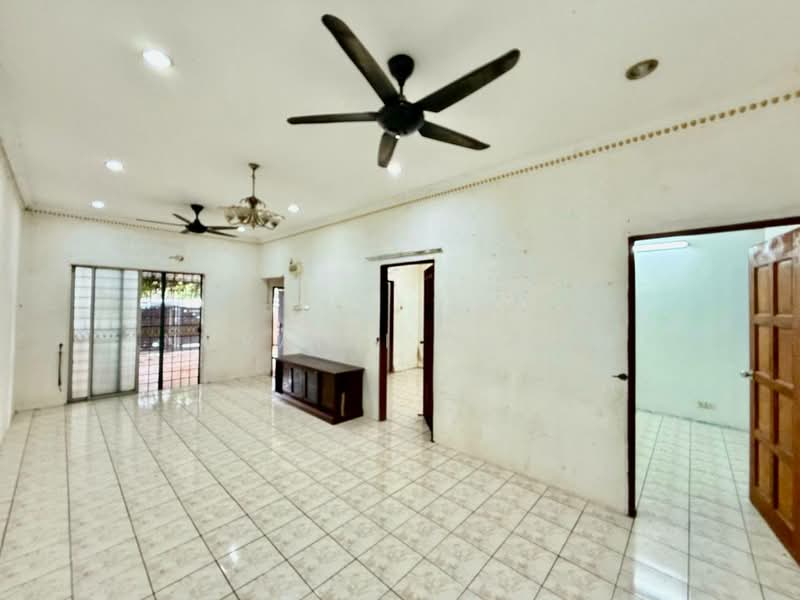 FASA 4 Bandar Tasik Kesuma untuk Untuk Dijual - RM 360,000, Apr 2026 - Living Room - PropertyGuru.com.my