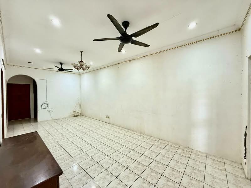 FASA 4 Bandar Tasik Kesuma untuk Untuk Dijual - RM 360,000, Apr 2026 - Living Room - PropertyGuru.com.my