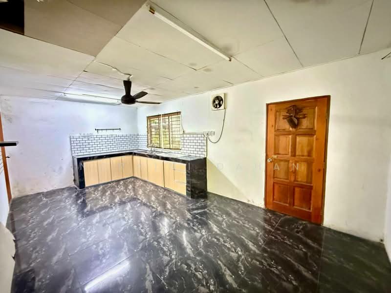 FASA 4 Bandar Tasik Kesuma untuk Untuk Dijual - RM 360,000, Apr 2026 - Kitchen - PropertyGuru.com.my