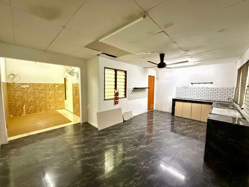 FASA 4 Bandar Tasik Kesuma untuk Untuk Dijual - RM 360,000, Apr 2026 - Kitchen - PropertyGuru.com.my