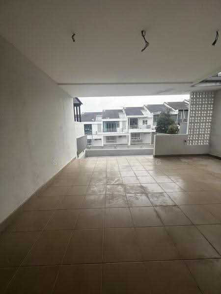 3-storey Terraced House for Sale in Seri Kembangan (Selangor) - Sheryl Ng - Balcony - PropertyGuru.com.my