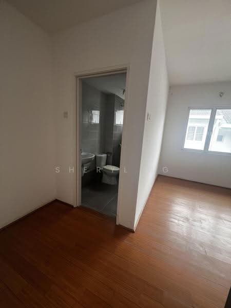 3-storey Terraced House for Sale in Seri Kembangan (Selangor) - Sheryl Ng - Bathroom - PropertyGuru.com.my