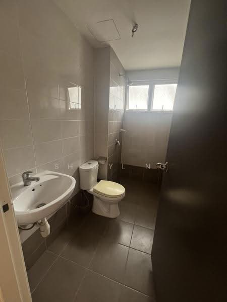 3-storey Terraced House for Sale in Seri Kembangan (Selangor) - Sheryl Ng - Bathroom - PropertyGuru.com.my