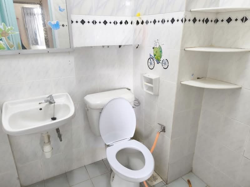 Azuria Condominium untuk Untuk Dijual - RM 325,000, Apr 2026 - Bathroom - PropertyGuru.com.my