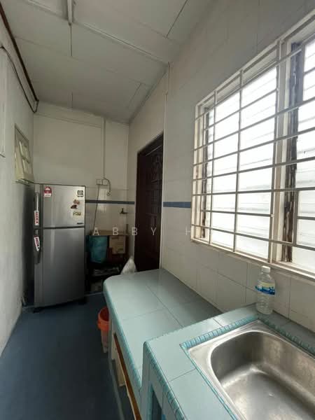 2.5-storey Terraced House for Rent in Kampung Lapan (Melaka City) - Abby Ho - Kitchen - PropertyGuru.com.my