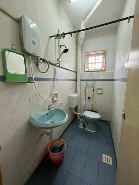 2.5-storey Terraced House for Rent in Kampung Lapan (Melaka City) - Abby Ho - Bathroom - PropertyGuru.com.my